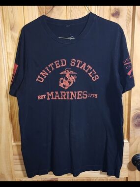 Grunt Style Black T-Shirt with Distressed Red Marines Graphic Size L